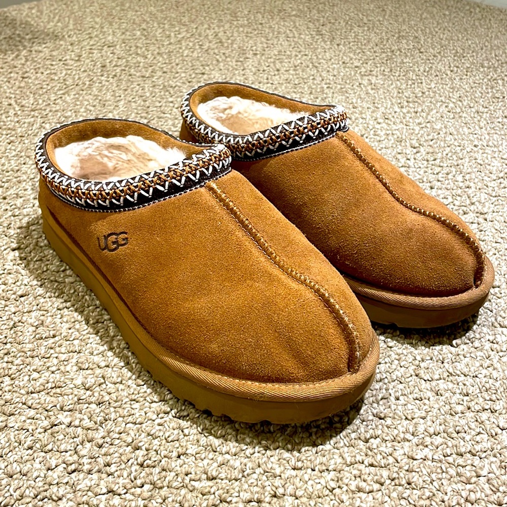 UGG Tasman Slipper (Chestnut color)